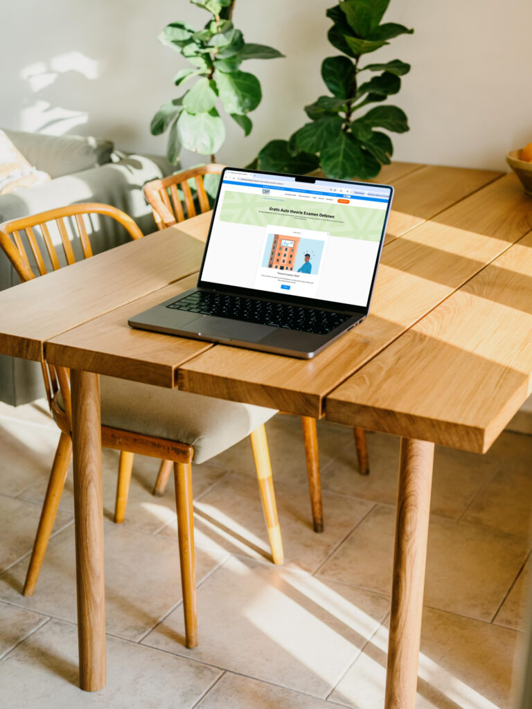 Auto theorie examen oefenen op laptop